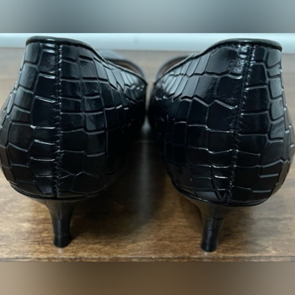 Vionic Sz. 10 Women's Black Crocodile Pattern Shoes - Picture 7 of 10